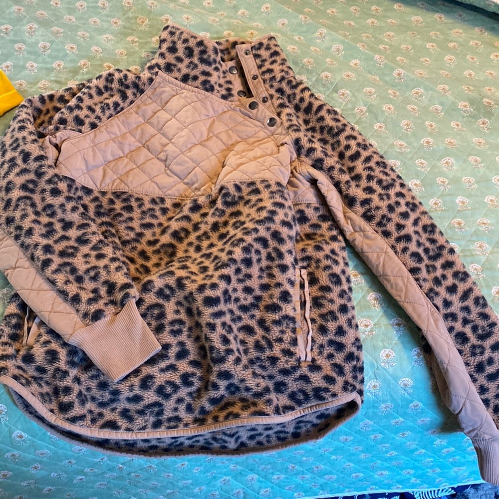 Abercrombie & fitch a symmetrical cheetah